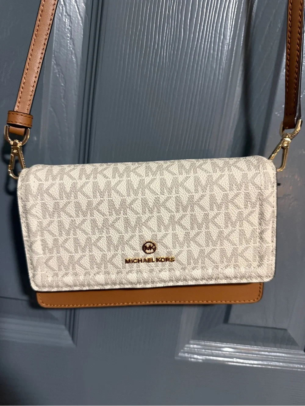 Michael Kors Smartphone Crossbody Bag